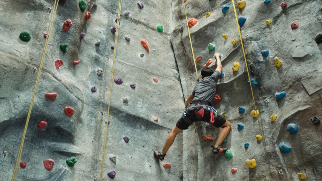Bouldering for beginners: What it is and how to get started