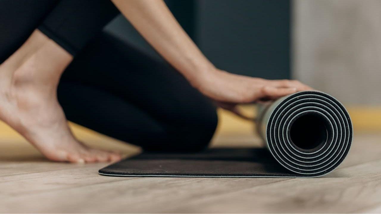 How to clean a yoga mat: Basic supplies, disinfection, deep cleaning, drying