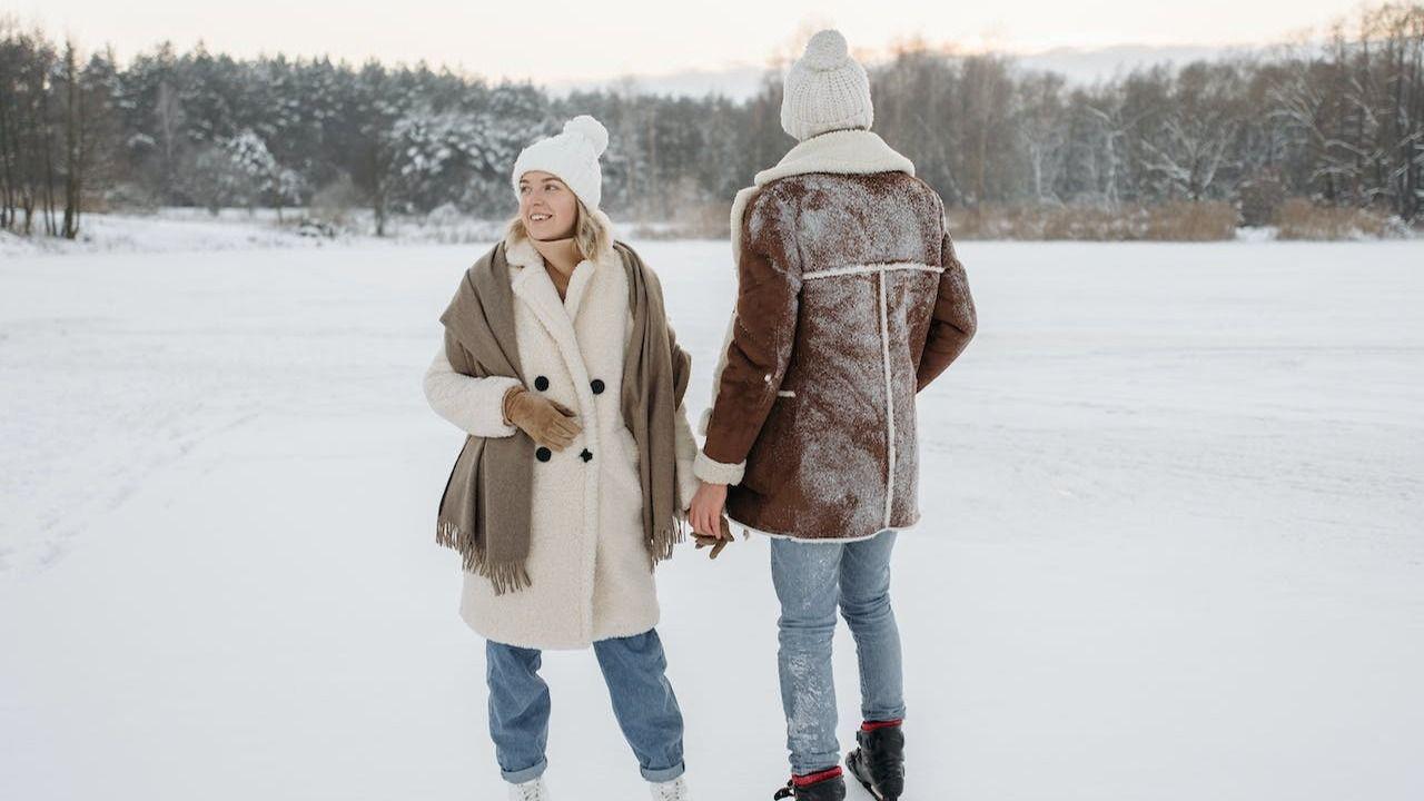 What to wear when ice skating (Outfit do's and don'ts)